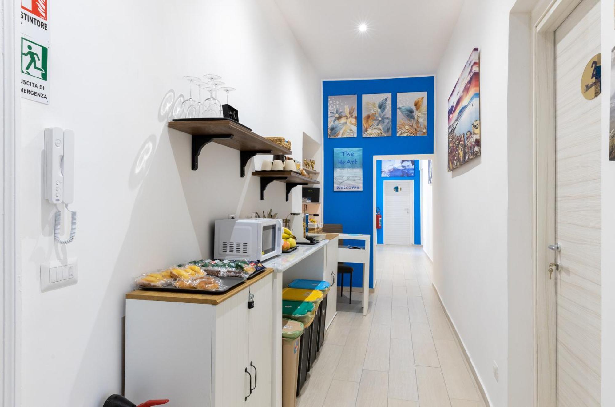 The Heart Guest House Наполи Екстериор снимка
