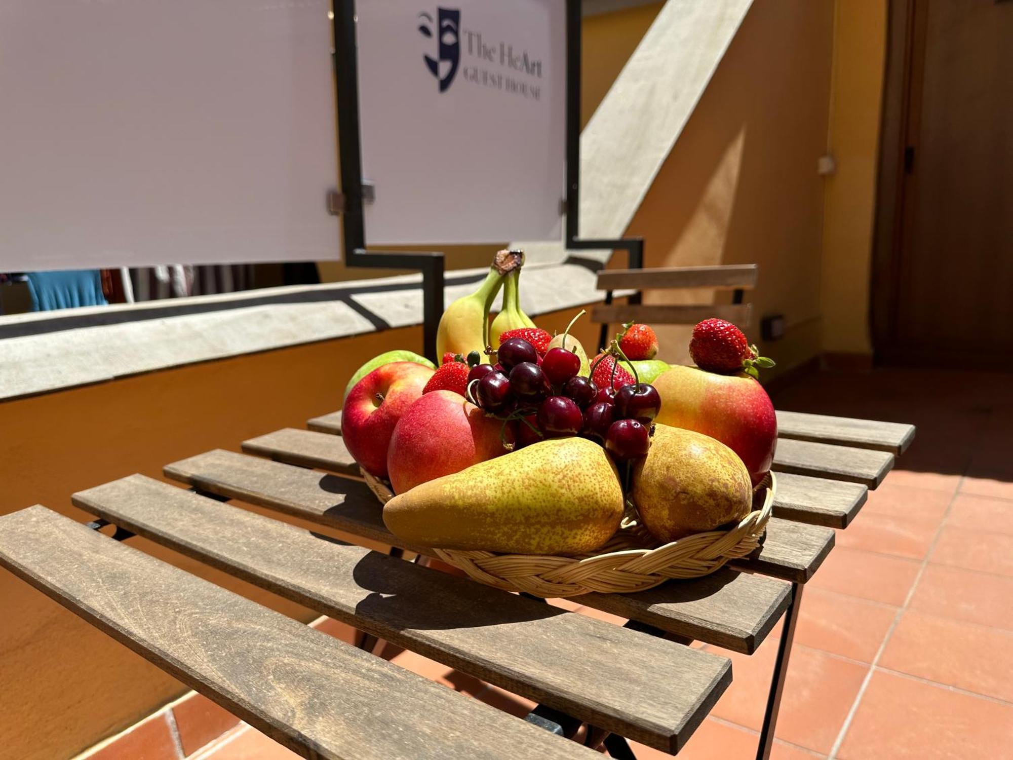 The Heart Guest House Наполи Екстериор снимка